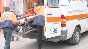 Partidă de pescuit încheiată la spital: un bărbat se zbate între viaţă şi moarte după ce a căzut în apă!